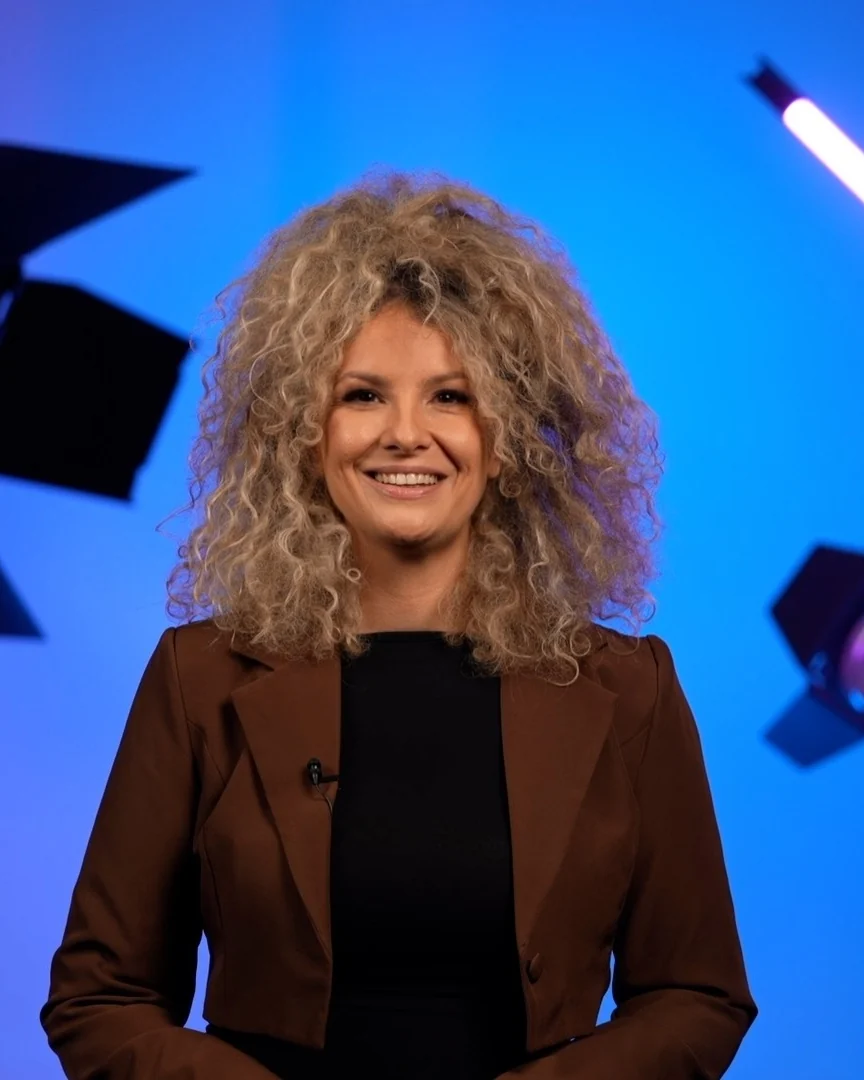 Branislava Lovre, journalist, AI ethics expert, trainer and advisor, in the studio